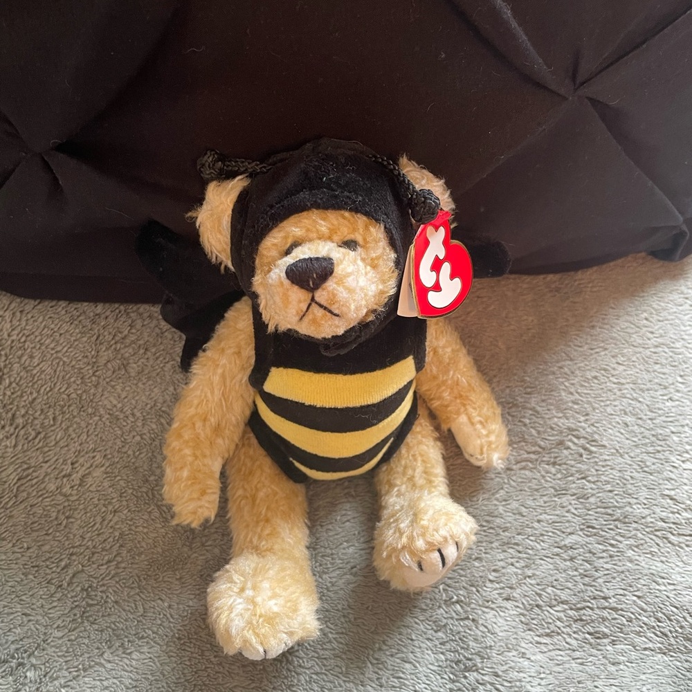 ATTIC COLLECTION: Ty beanie baby “Beezee”